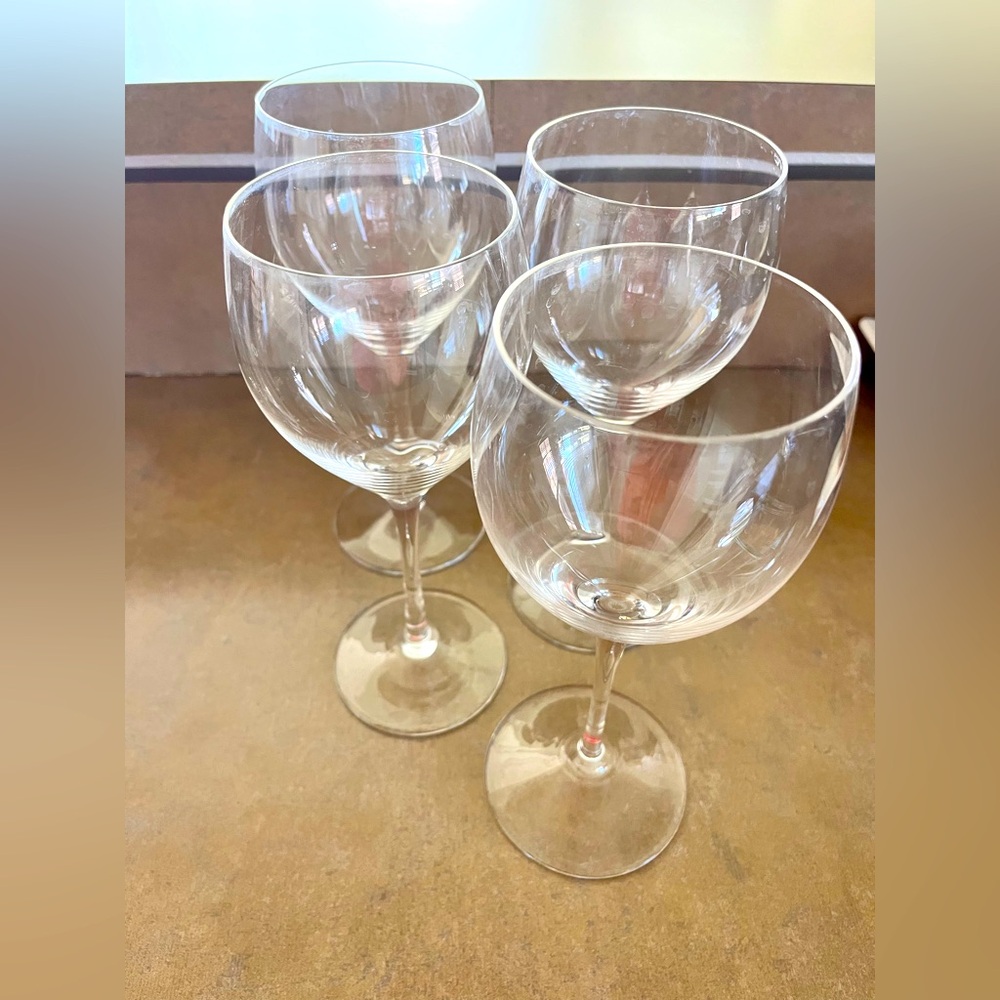 Elegant Wine Glasses - Set of 4